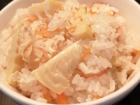 たけのこご飯(めんつゆと水煮筍で簡単炊き込みご飯)